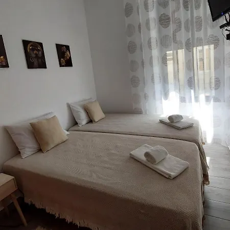 Casa Amarela: Conforto E Localizacao Perfeita! * Faro