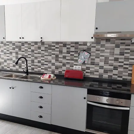 Casa Amarela: Conforto E Localizacao Perfeita!
