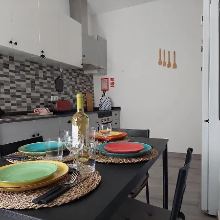 Casa Amarela: Conforto E Localizacao Perfeita!