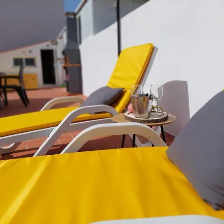 Casa Amarela: Conforto E Localizacao Perfeita! * Faro