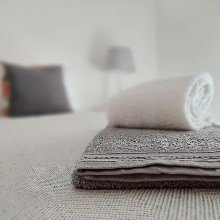 Casa Amarela: Conforto E Localizacao Perfeita! * Faro